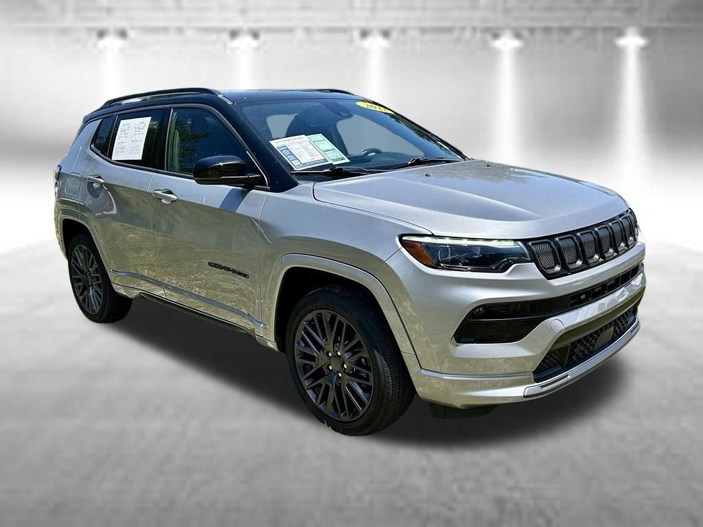 Used 2022 Silver Jeep Limited image 3