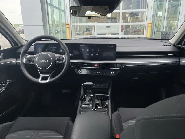 2025 Kia K5 LXS - Photo 38