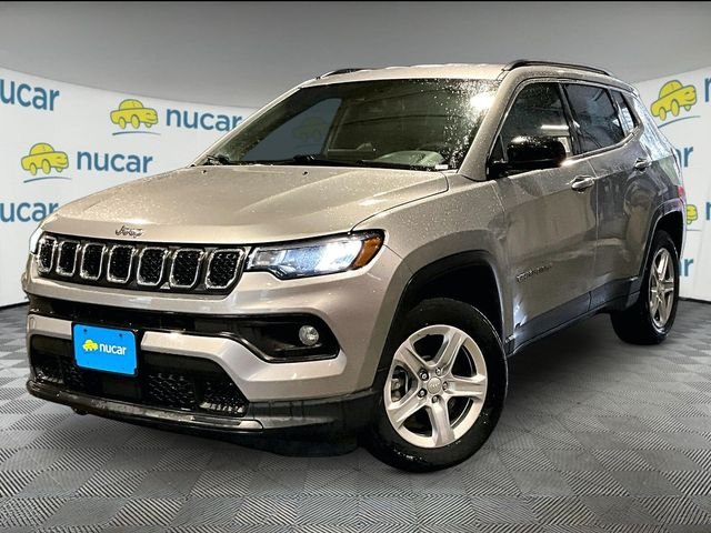 Used 2024 Silver Jeep Latitude image 12