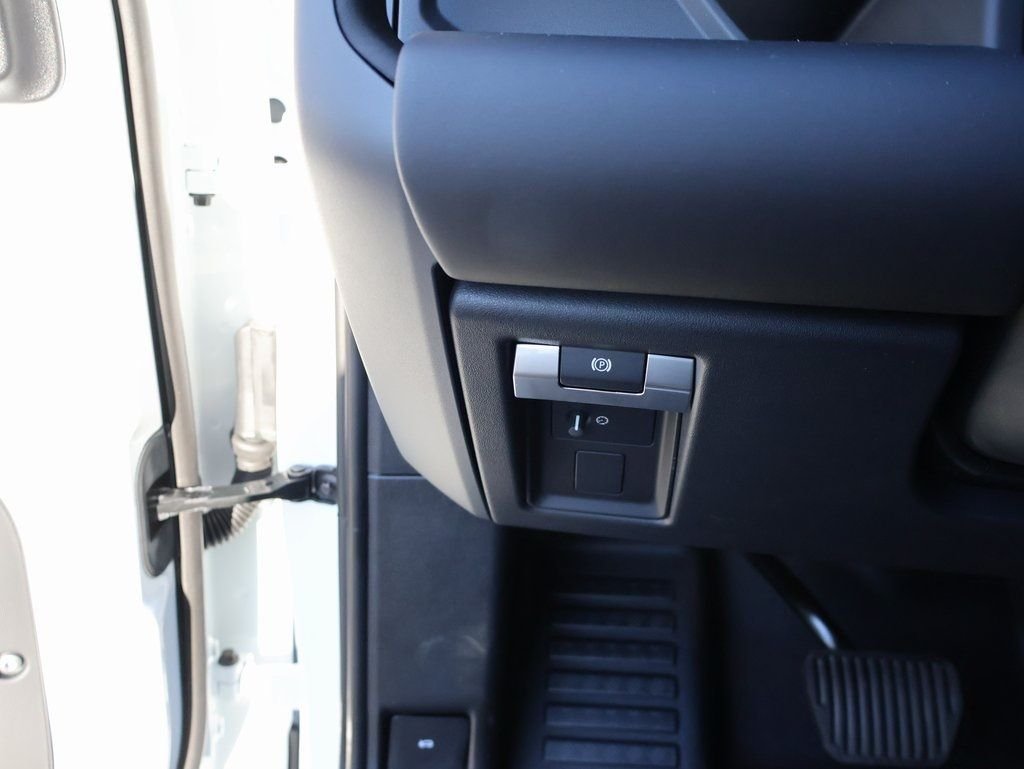 New 2026 Fuji White Land Rover S image 35