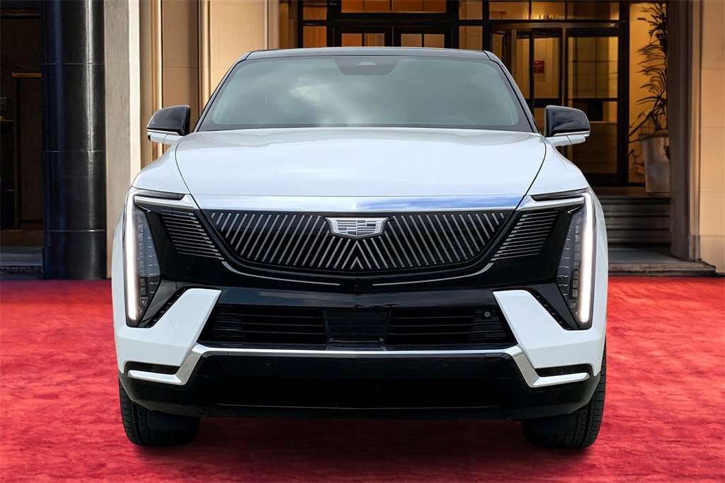 2025 Cadillac Escalade IQ Luxury photo 2