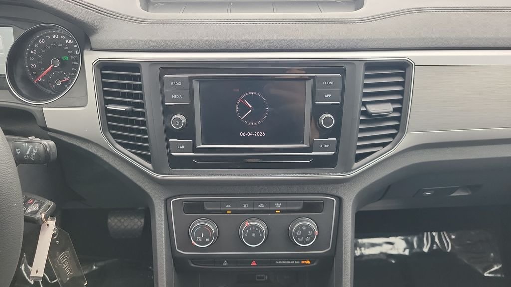 Used 2018 White Volkswagen S image 13