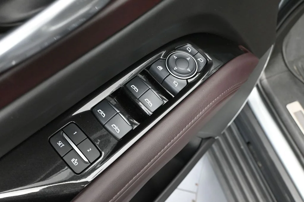 2024 Cadillac Escalade V-Series - Photo 15