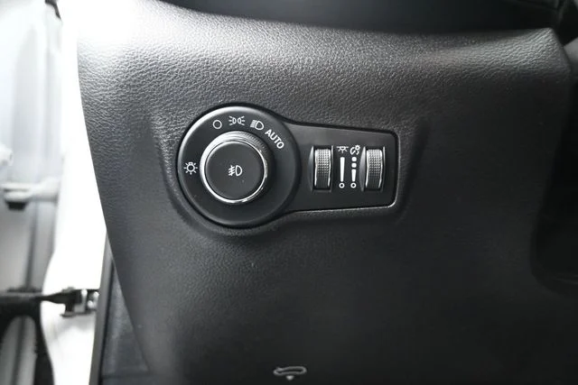 Used 2025 White Jeep Trailhawk image 15