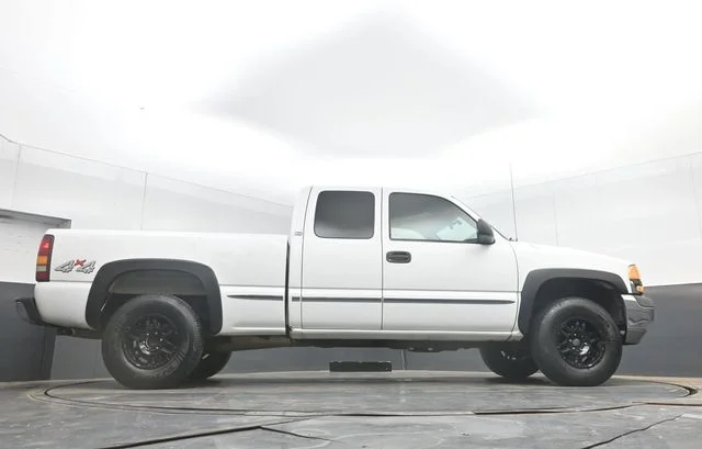 Used 2000  GMC SLE image 41