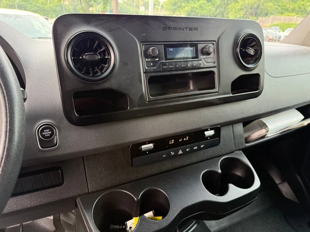 Used 2021  Mercedes-Benz Crew 144 WB image 19