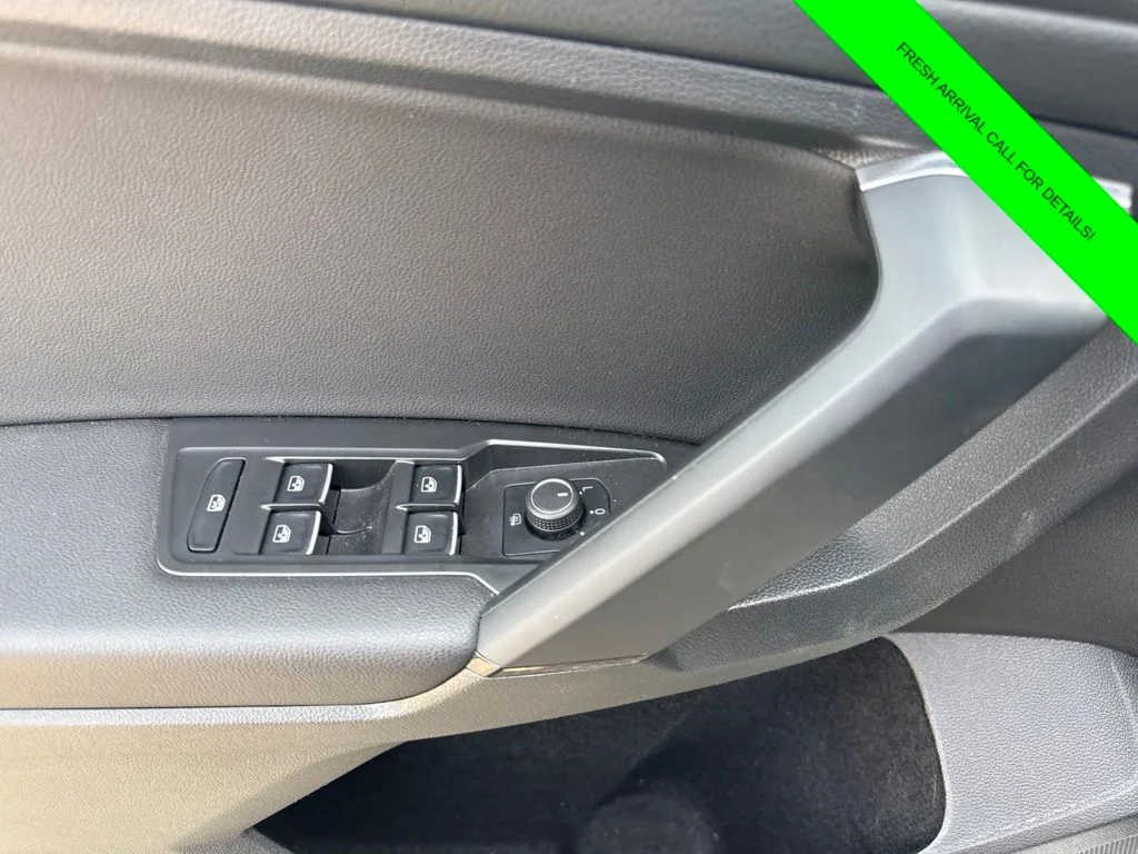 Used 2019 White Volkswagen 2.0T SE image 18