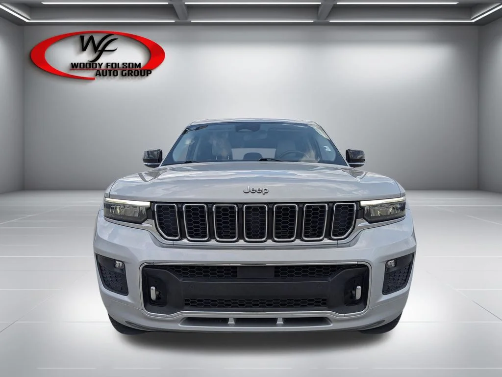 Used 2021 Silver Jeep Overland image 9