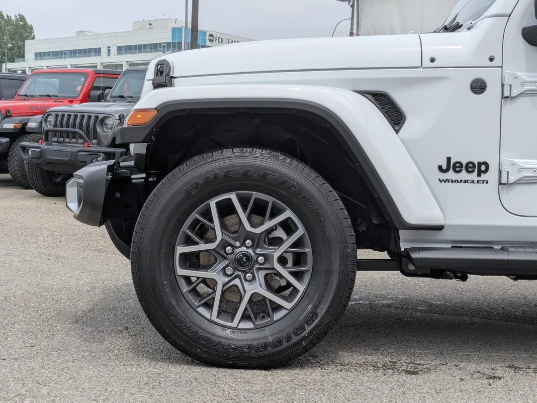 New 2025 White Jeep Sahara - - 4x4 - McKinley Leather Seats - Technology Grp - Safety Grp - Alpine Prem Audio & More! image 8