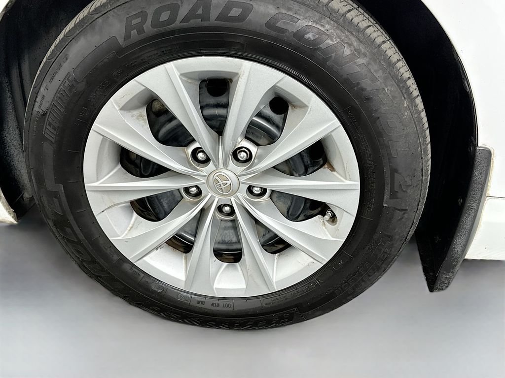 Used 2015 Super White Toyota LE image 29