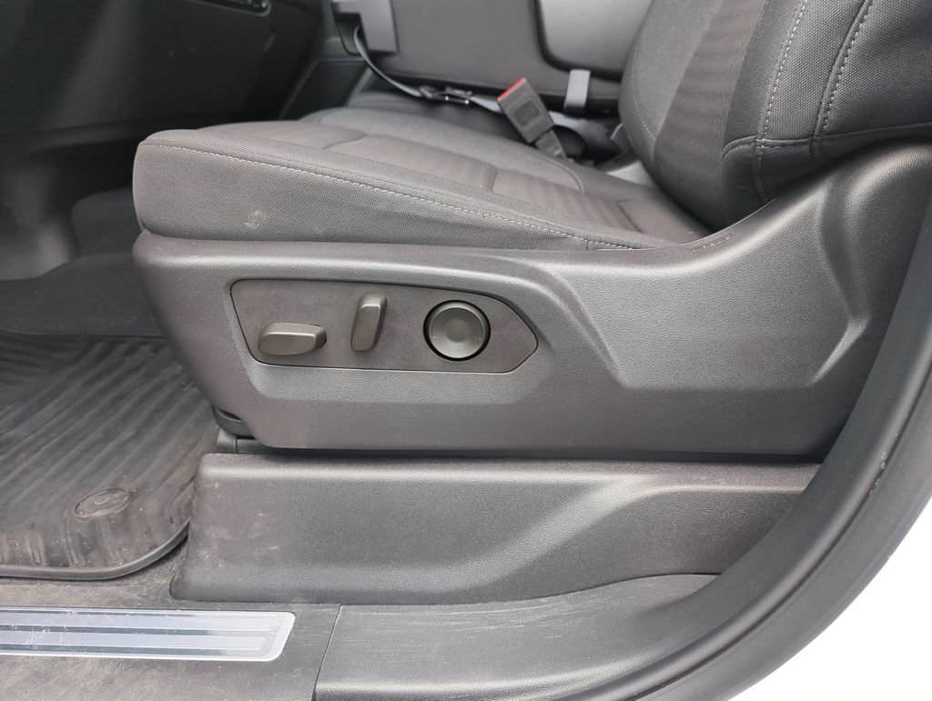 Used 2025 Summit White GMC Elevation image 12