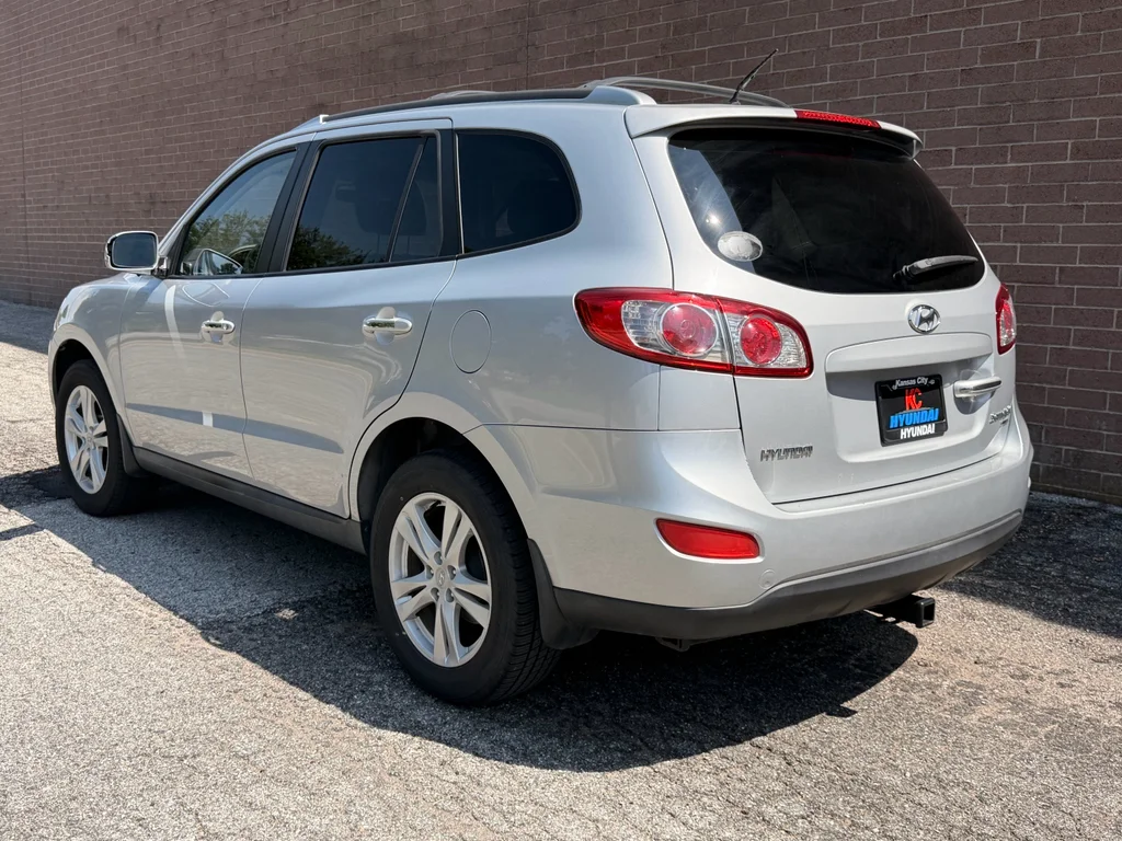 Used 2010 Radiant Silver Hyundai Limited image 3