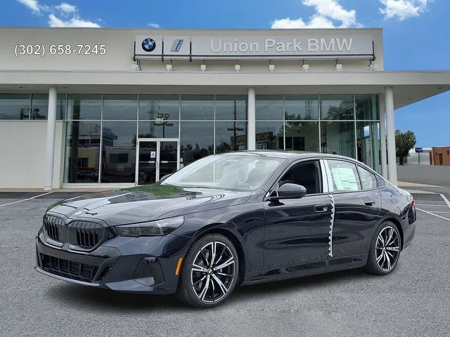 New 2027 Carbon Black Metallic BMW 550e xDrive image 1