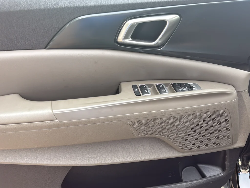 Certified Used 2025 Black Kia LXS image 33