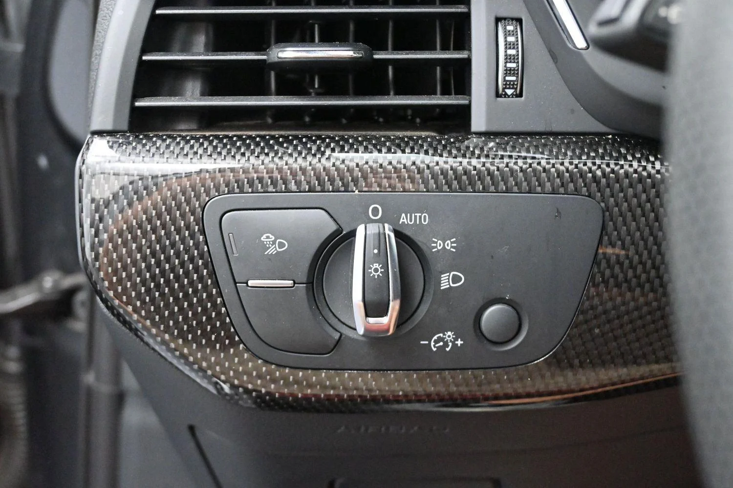 Used 2024 Daytona Gray Pearl Effect Audi Premium Plus image 28