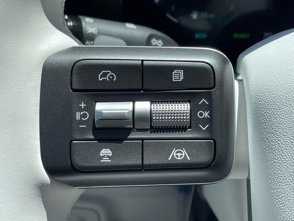 New 2026 Black Hyundai SEL Premium image 22
