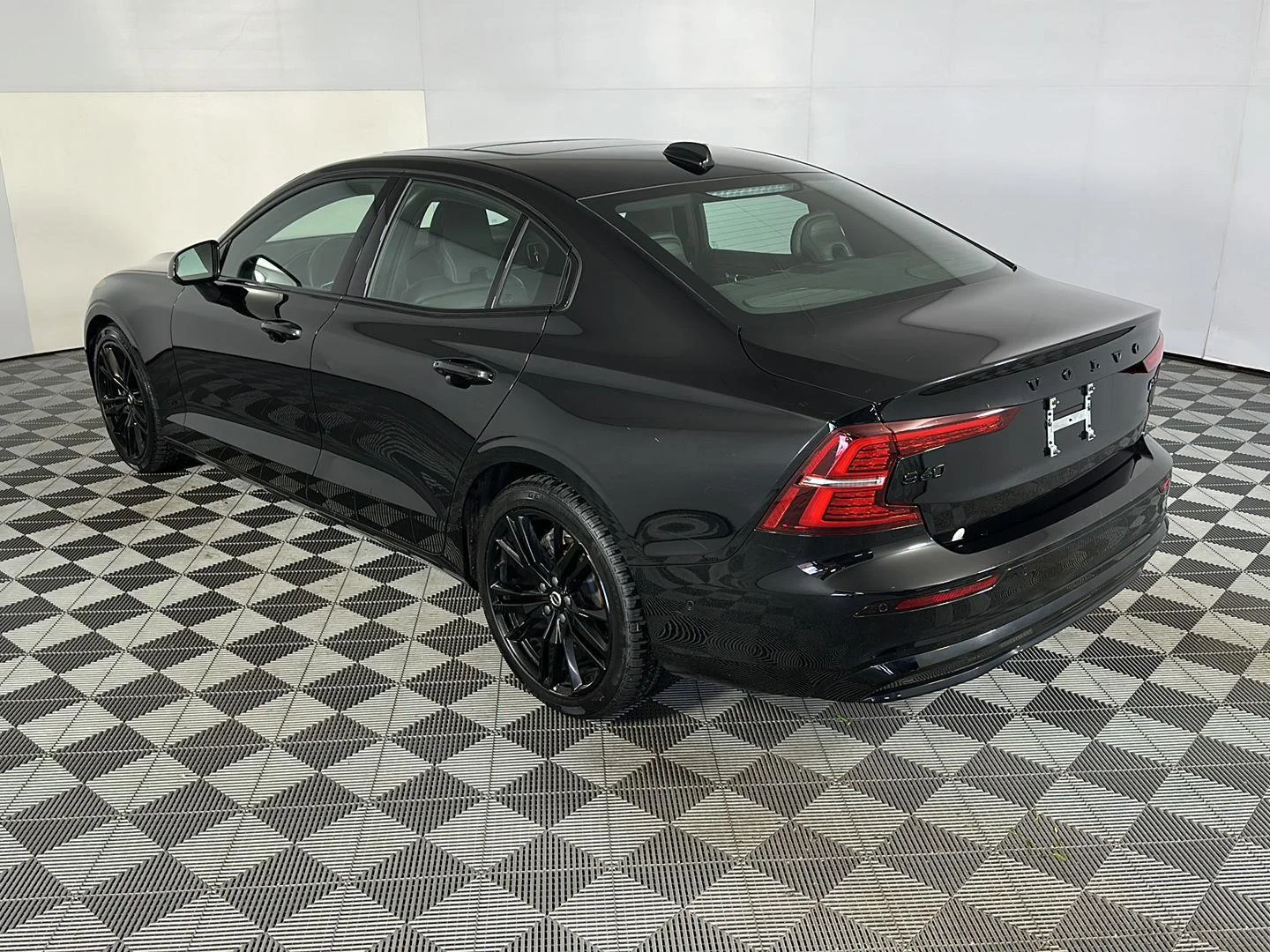 Used 2024 Onyx Black Metallic Volvo Plus Black Edition image 11