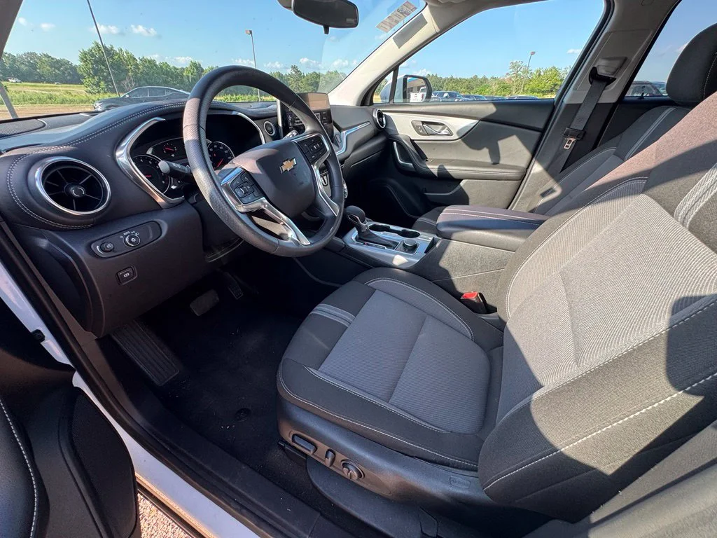 Used 2025 White Chevrolet LT image 8