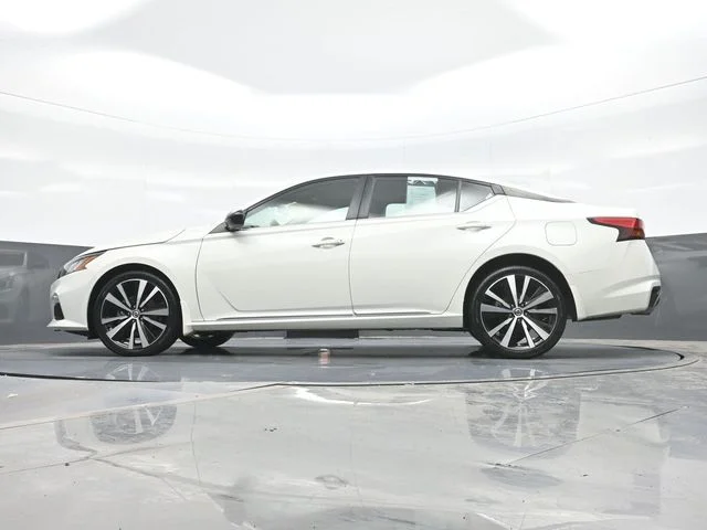 Used 2022 White Nissan 2.5 SR image 20