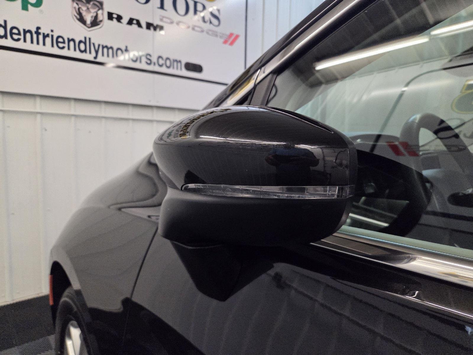 Used 2023 Brilliant Black Crystal Pearlcoat Chrysler Touring L image 41