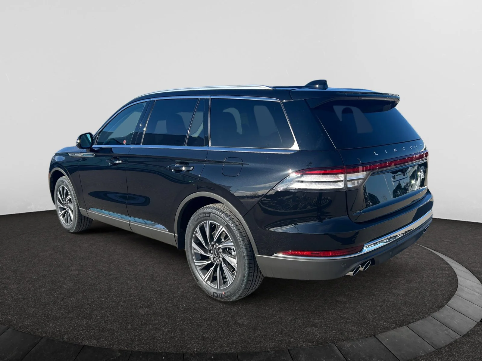 New 2026 Infinite Black Metallic Clearcoat Lincoln Premiere image 3