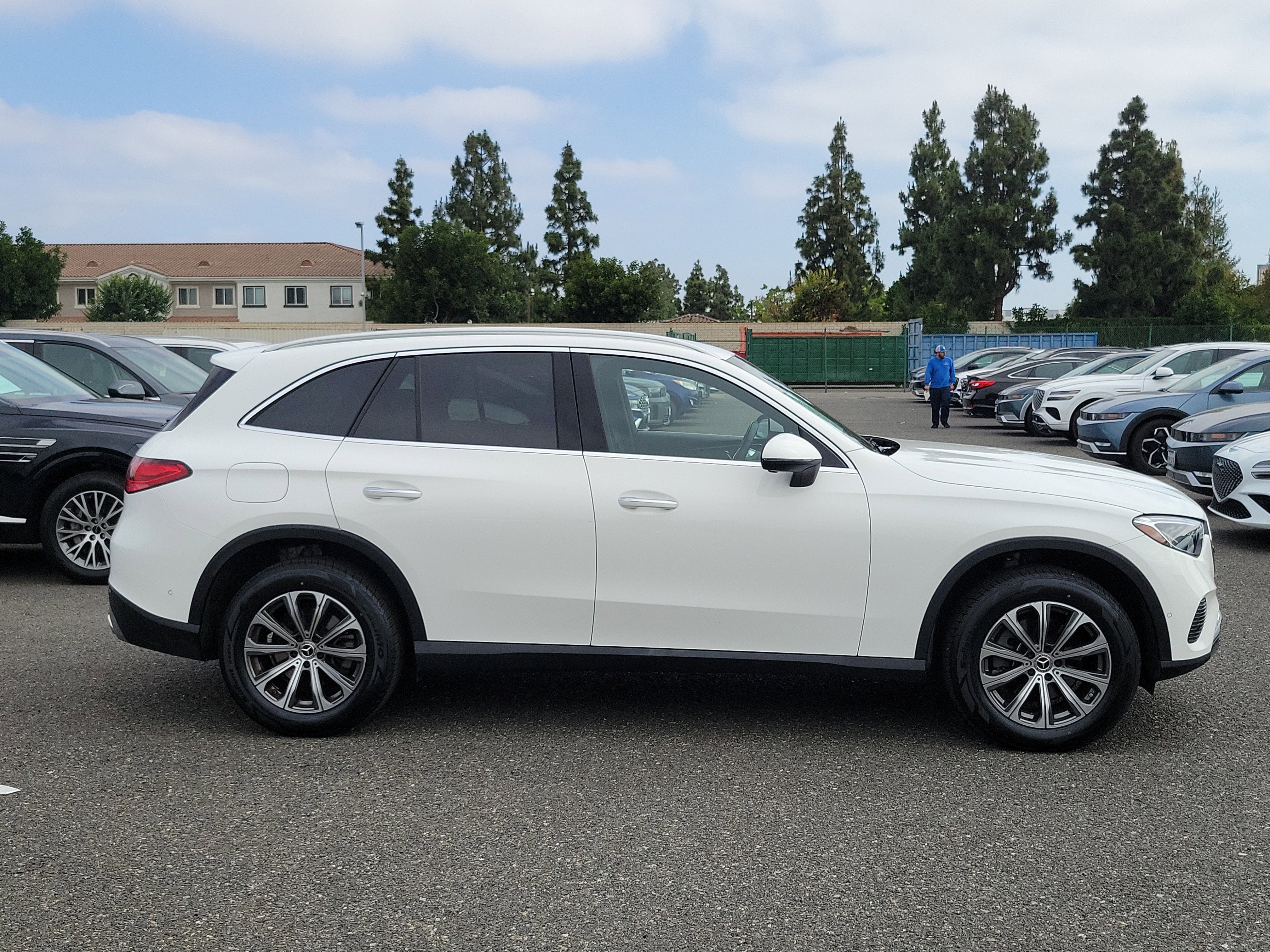 Used 2024 MANUFAKTUR Moonlight White Metallic Mercedes-Benz GLC 300 image 5