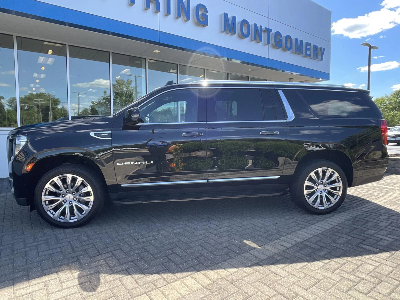 Used 2022 Onyx Black GMC Denali image 2