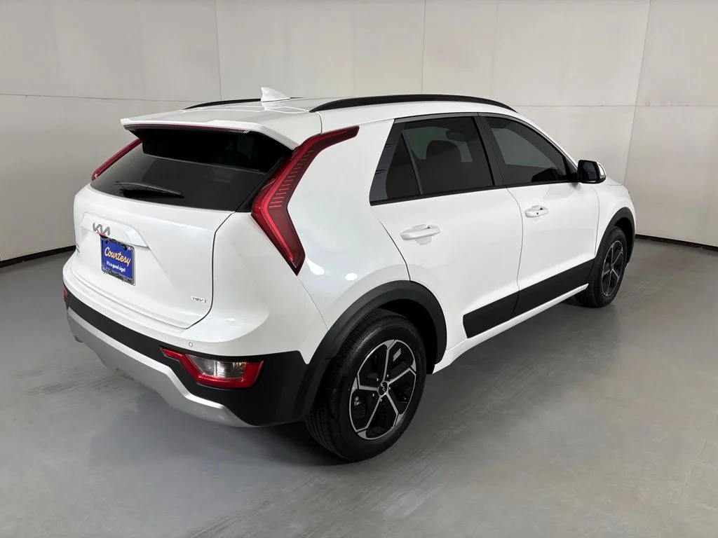 New 2026 Snow White Pearl Kia EX image 8