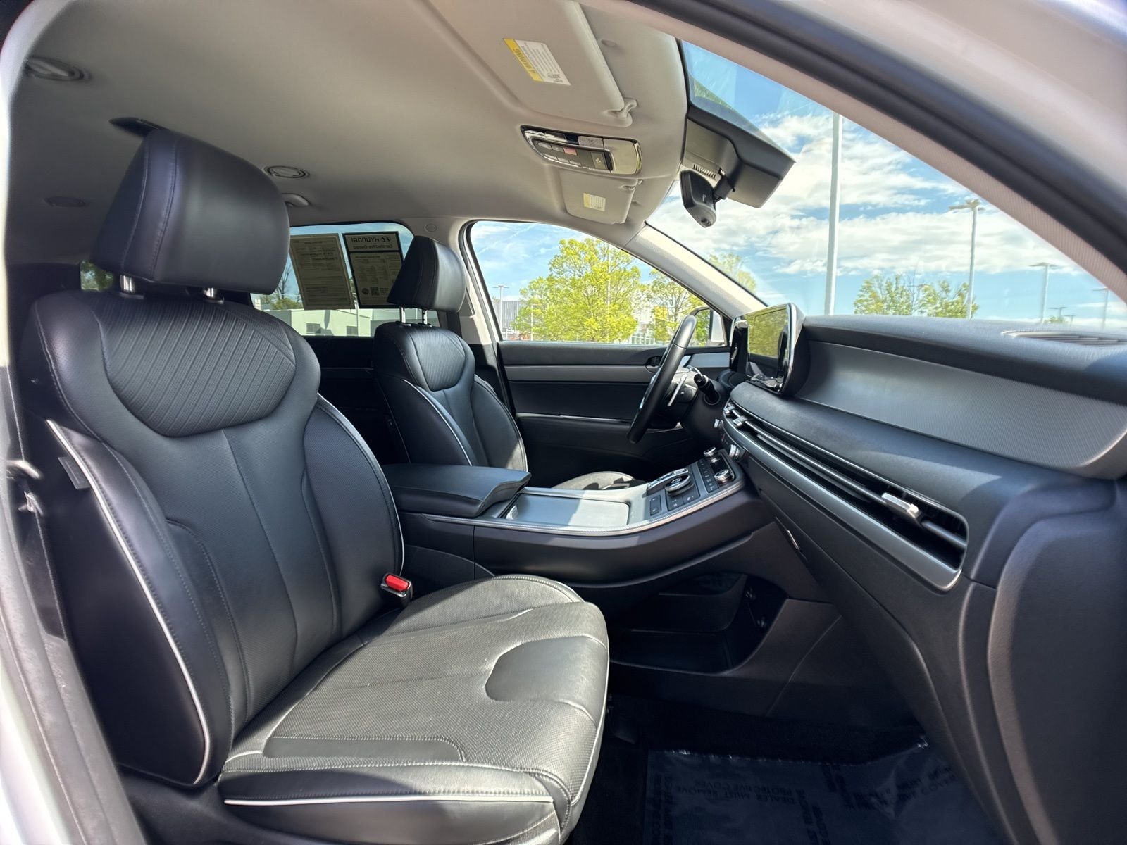 Used 2023 White Hyundai SEL image 30