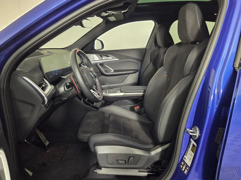 Used 2025 Blue Metallic BMW M35i image 12