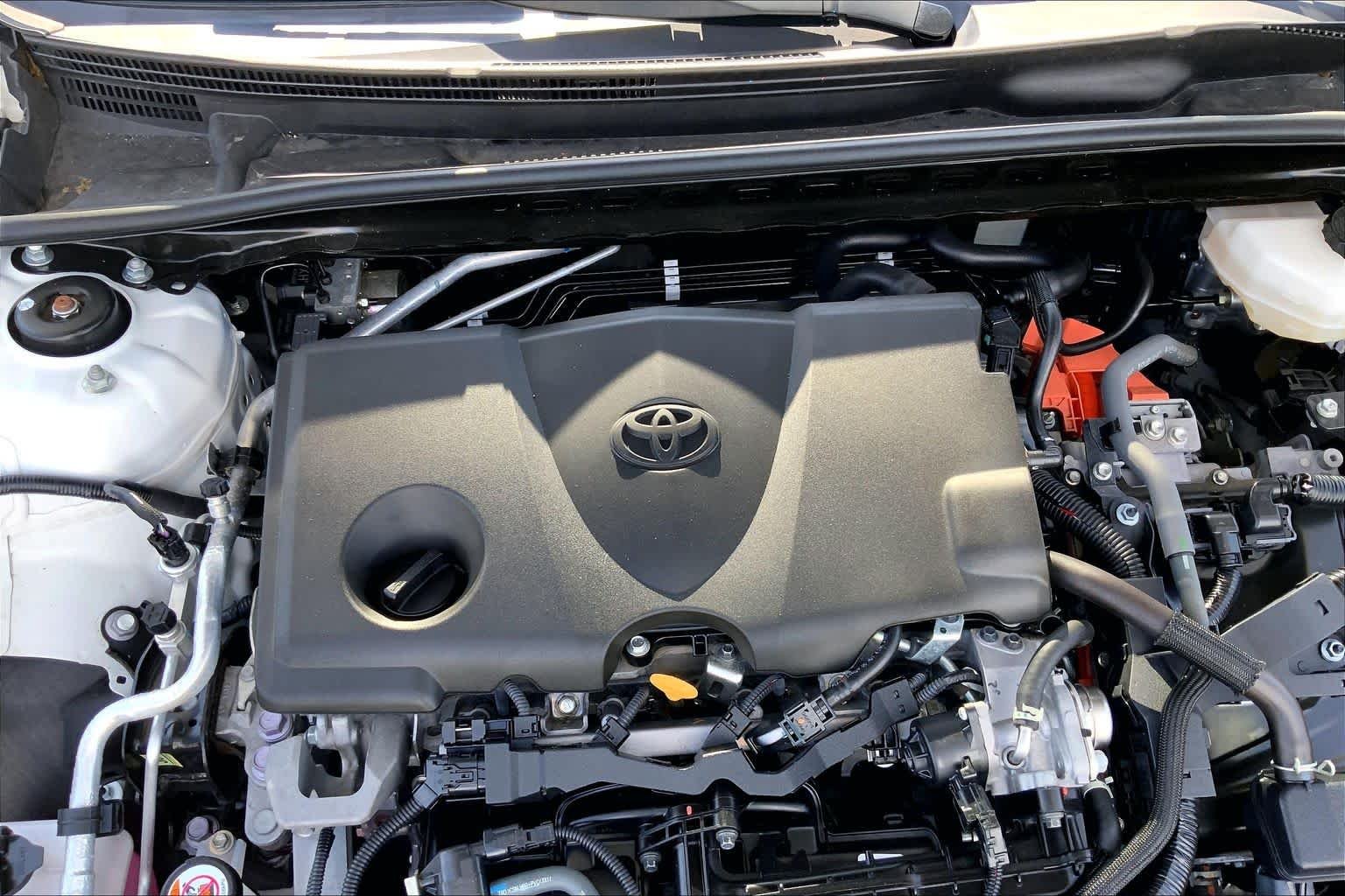 Used 2025 Ice Cap Toyota LE image 30