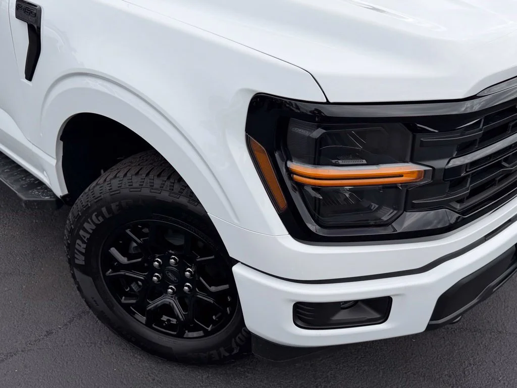 New 2026 Oxford White Ford XLT image 2