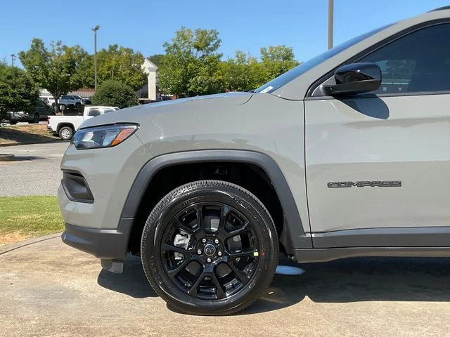 New 2026 Sting-Gray Clearcoat Jeep Latitude image 10