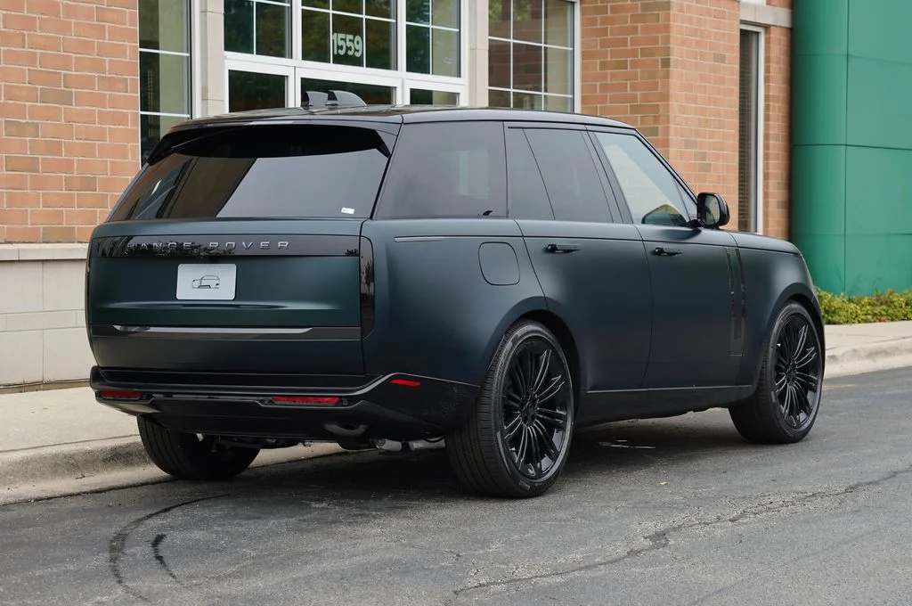 New 2026 British Racing Green Satin Land Rover SE image 6