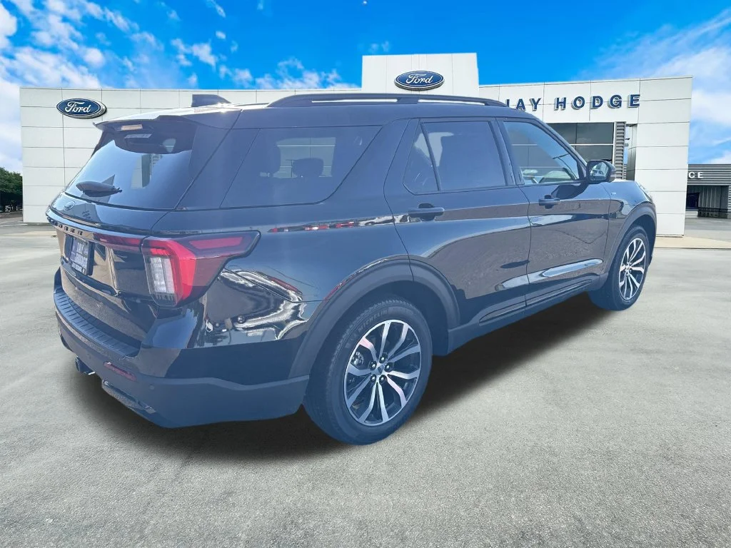 New 2026 Agate Black Metallic Ford ST-Line image 7