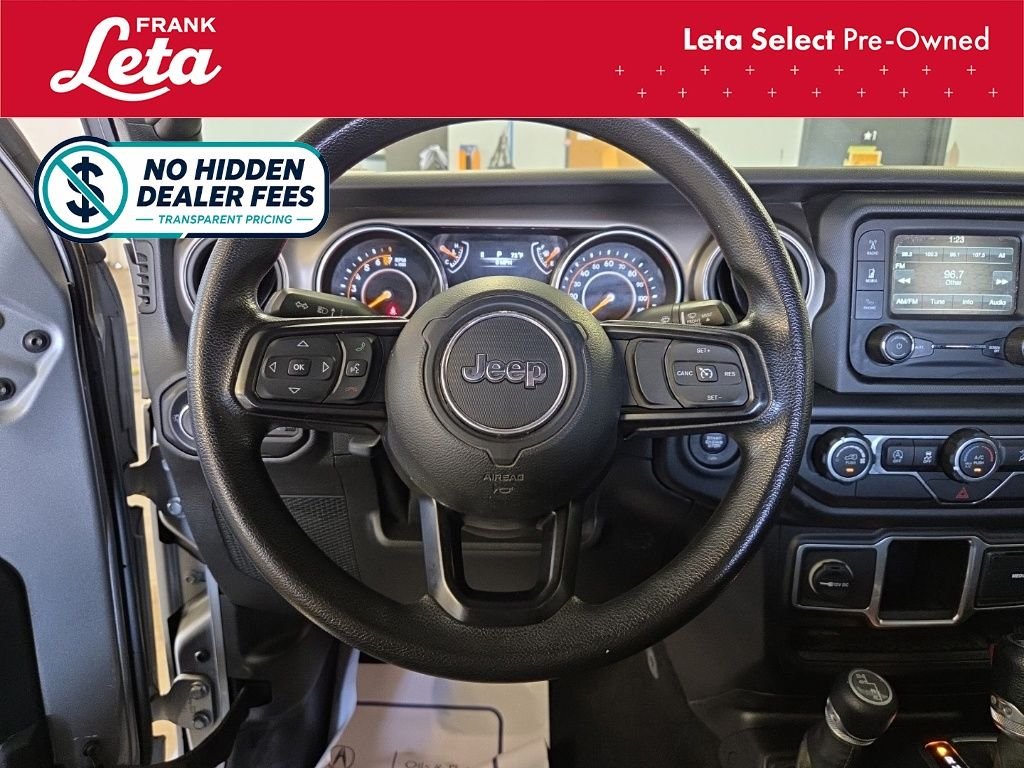 Used 2018 Billet Silver Metallic Clearcoat Jeep  image 14