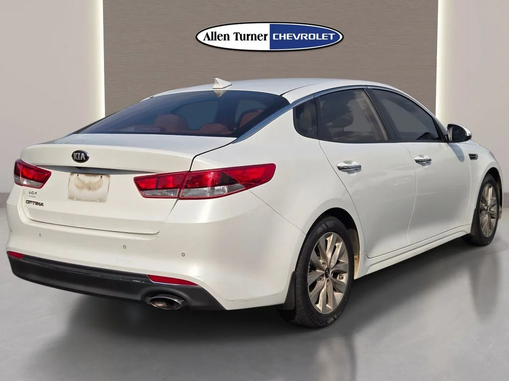 Used 2018 White Kia LX image 6