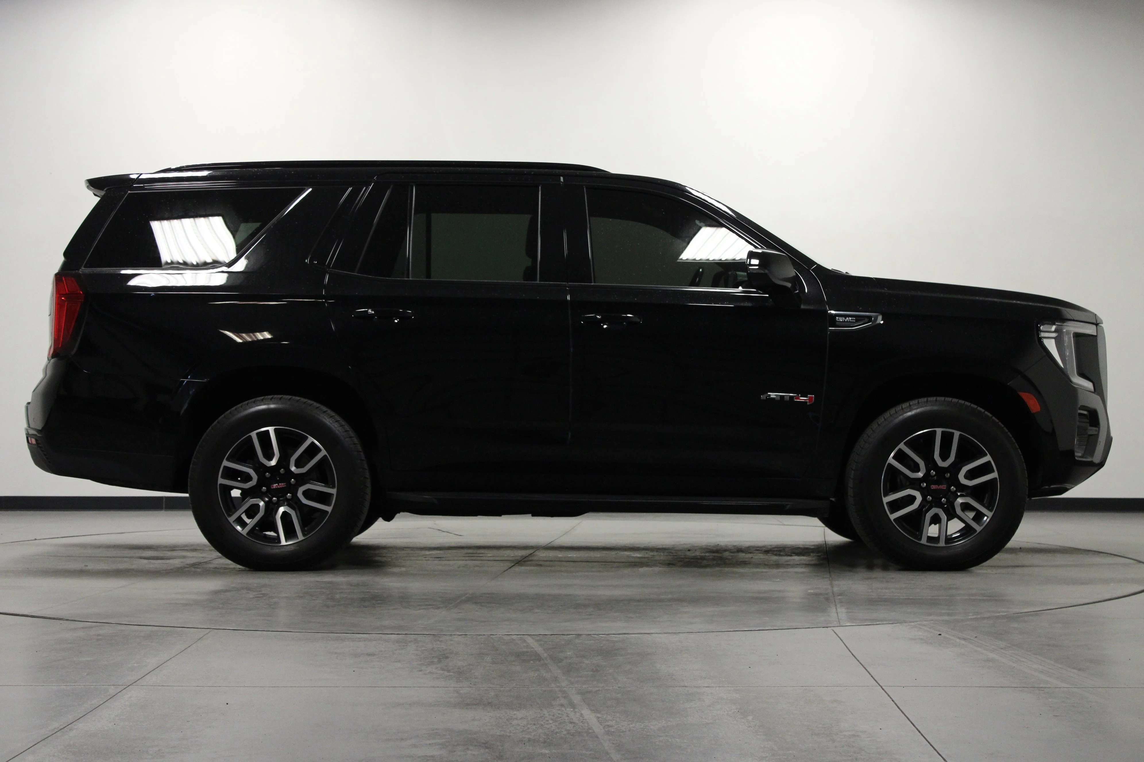 Used 2023 Onyx Black GMC AT4 image 3