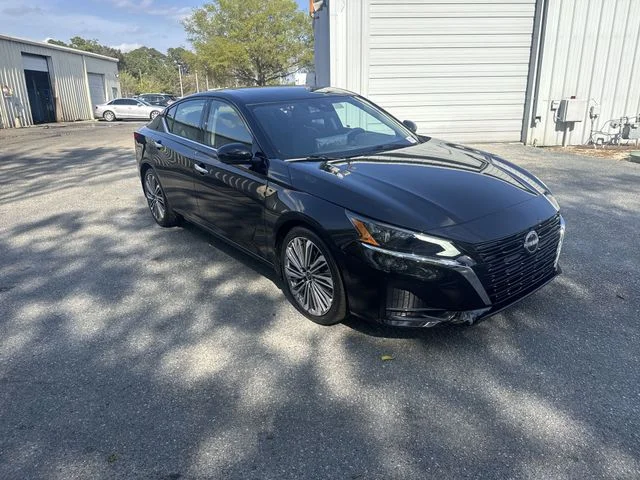 Used 2025 Black Nissan 2.5 SL image 3