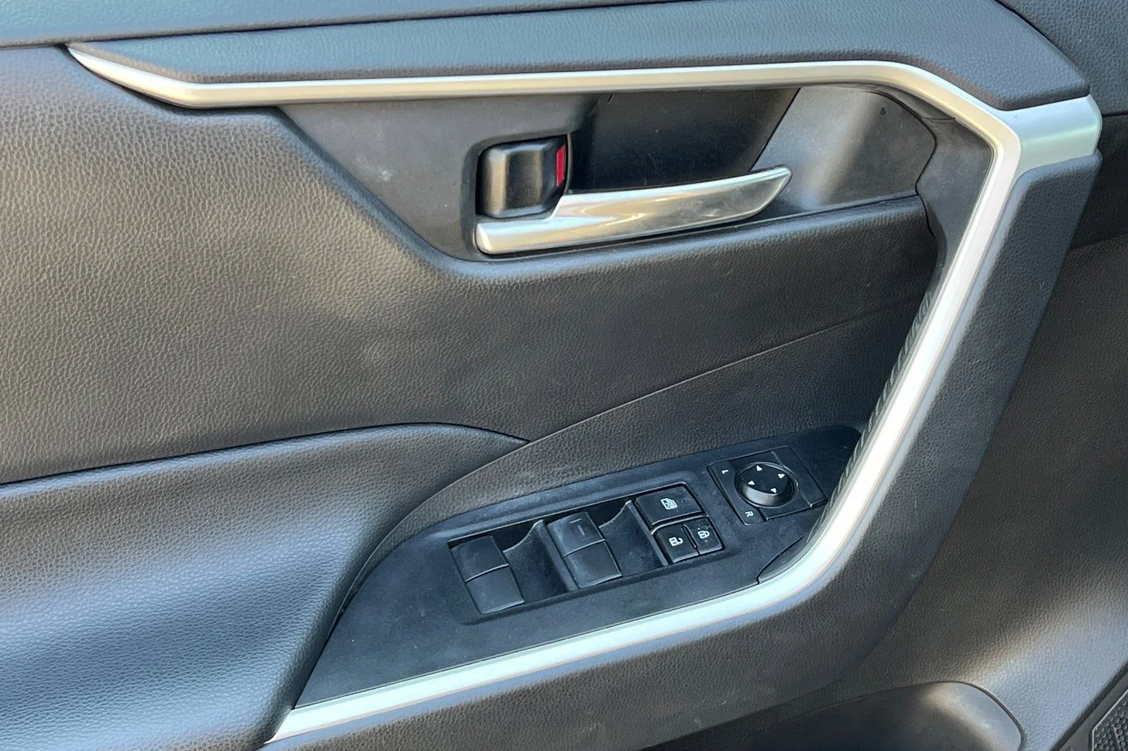 Used 2021 Black Toyota XLE image 11