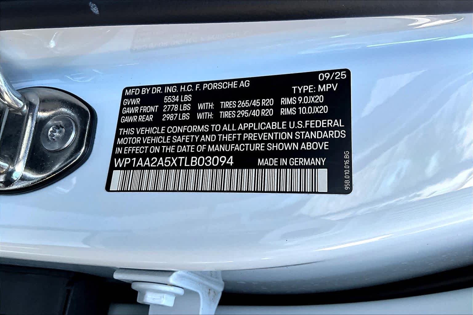 2026 Porsche Macan - Photo 26