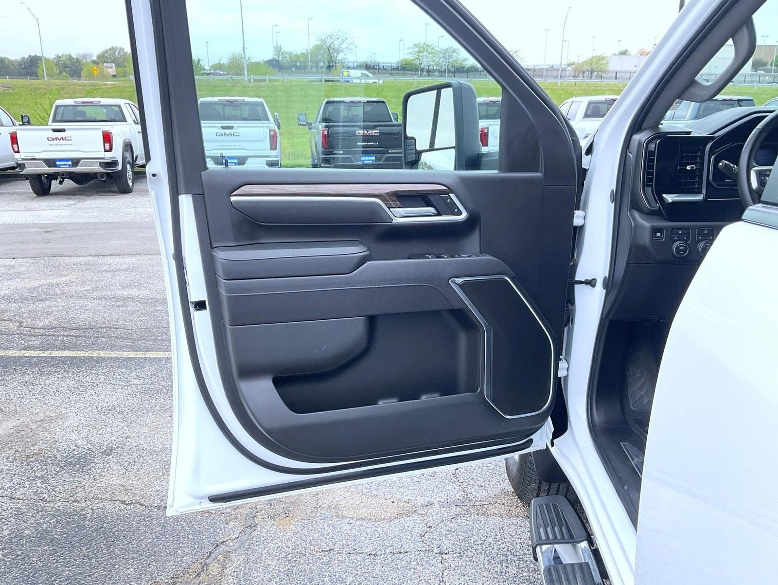 2025 Chevrolet Silverado 2500HD LT - Photo 9
