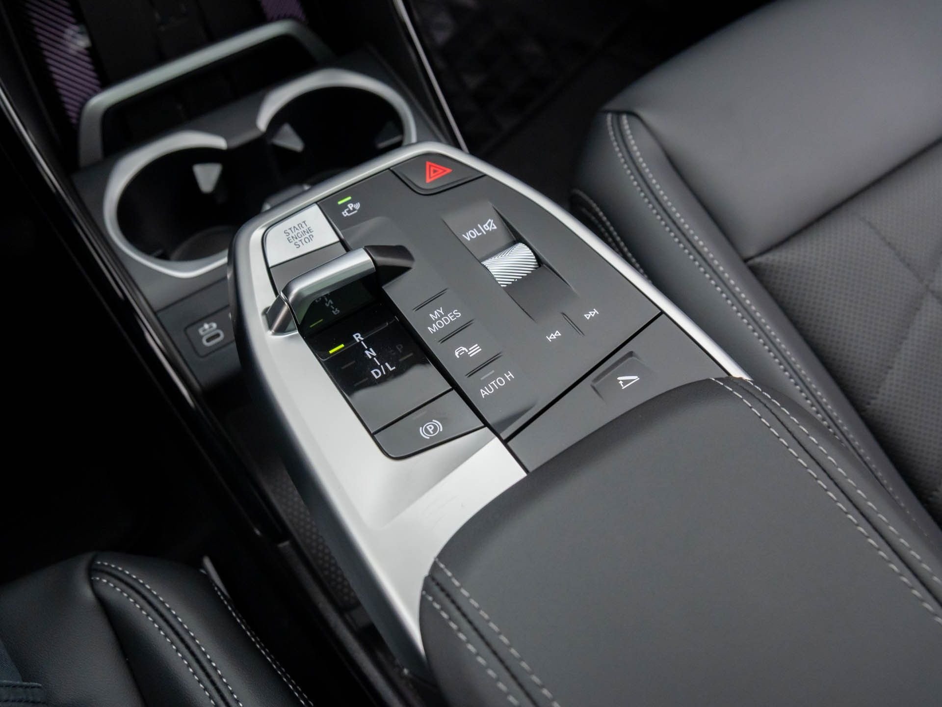 New 2026 Jet Black BMW xDrive28i image 30