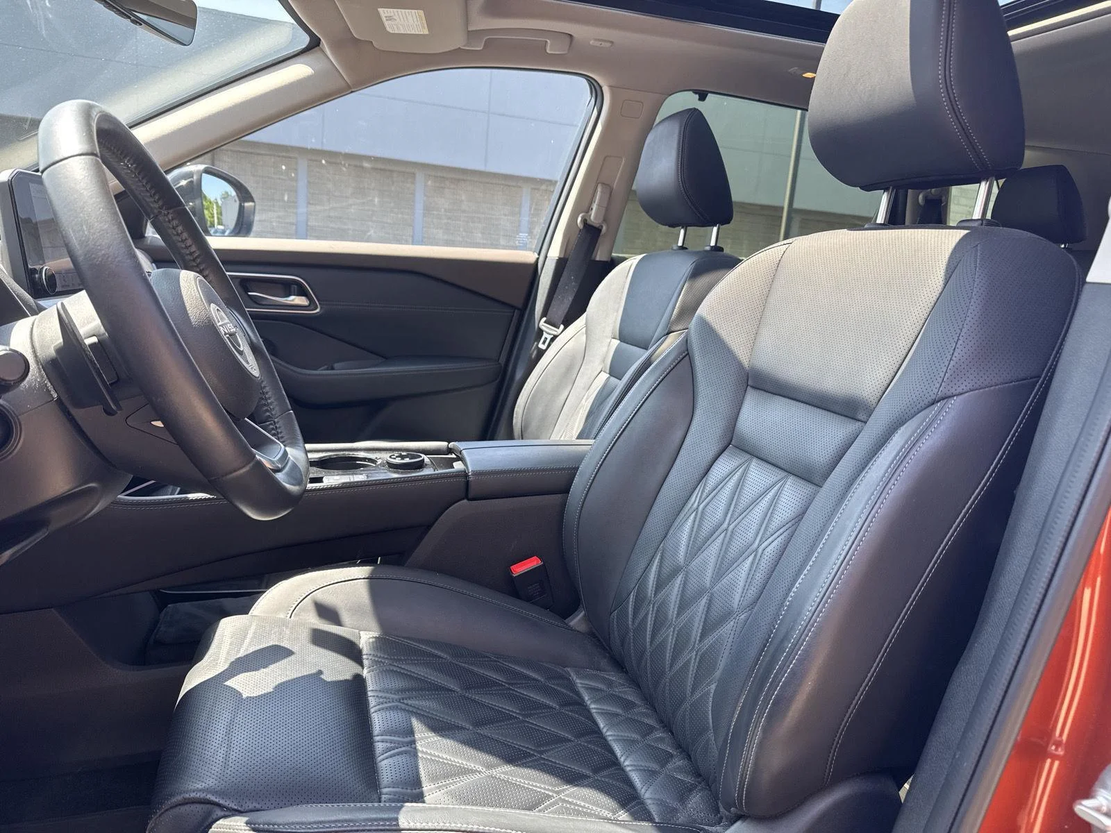Used 2023 Sunset Drift Chromaflair/Super Black Nissan Platinum image 9