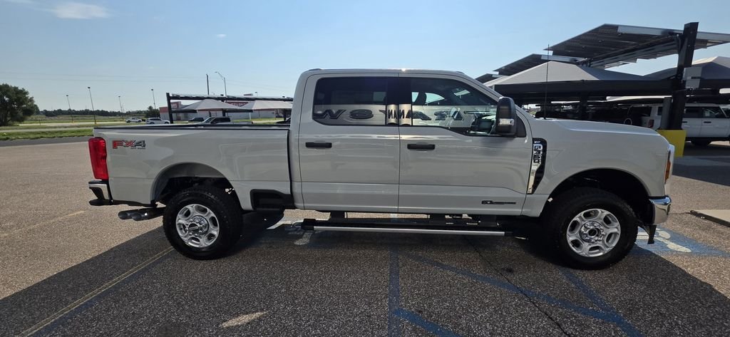 New 2026 Avalanche Ford F-350® XLT image 5
