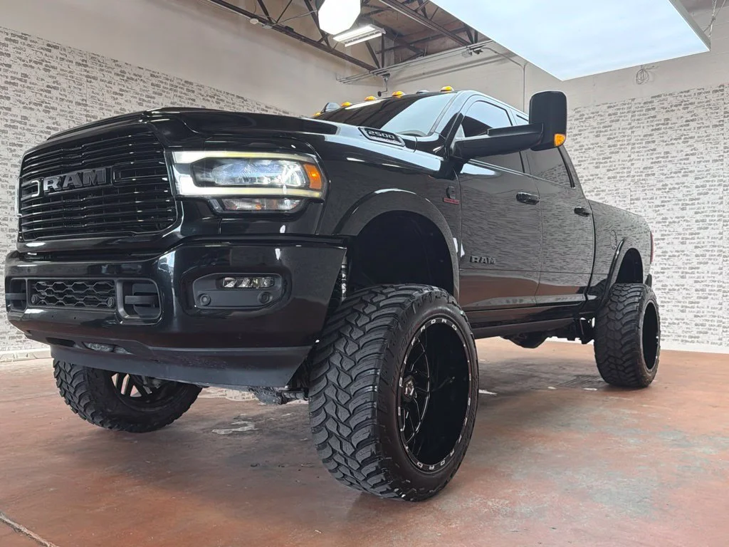 Used 2022 Diamond Black Crystal Pearlcoat Ram Laramie image 3