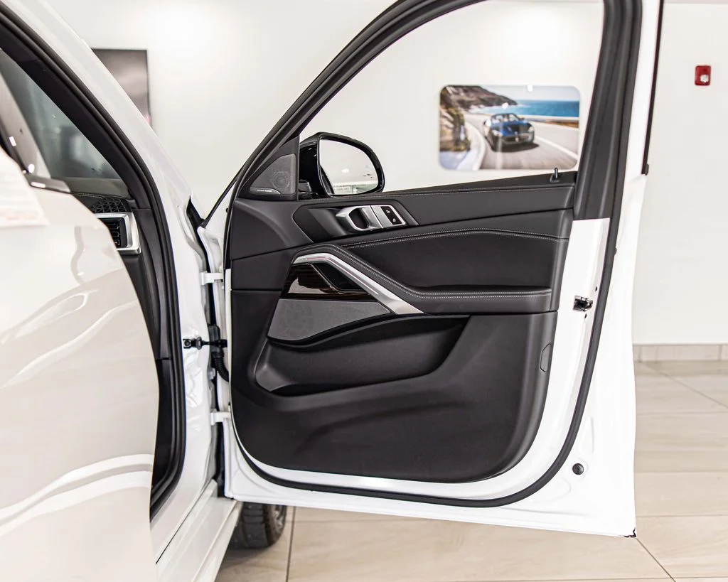 Used 2024 White BMW xDrive40i image 41