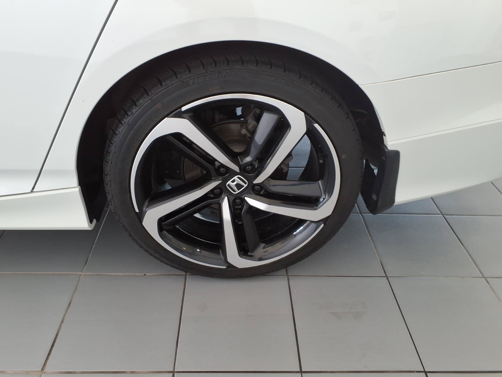 Used 2020 Platinum White Pearl Honda Sport image 16