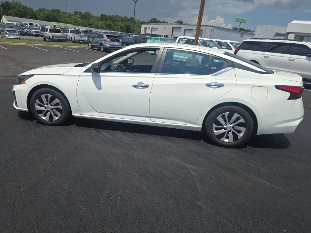 Used 2025 White Nissan 2.5 S image 6