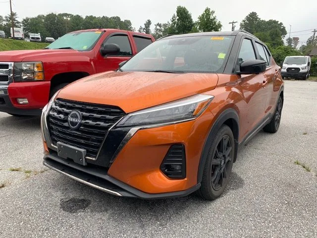 Used 2022 Orange Nissan SR image 4